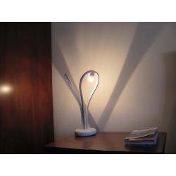 Linea light stolní lampa.jpg